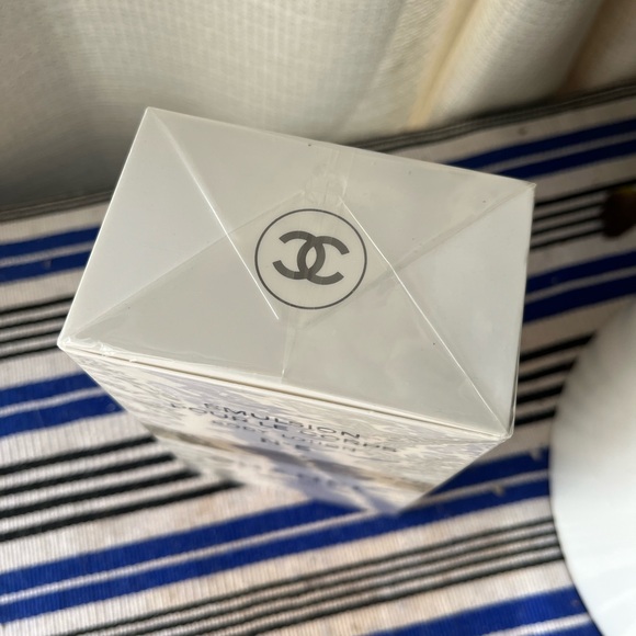 NIB CHANEL No 5 Body Lotion Emulsion Pour Le Corps 7 Fl Oz NEW and SEALED - Picture 2 of 5